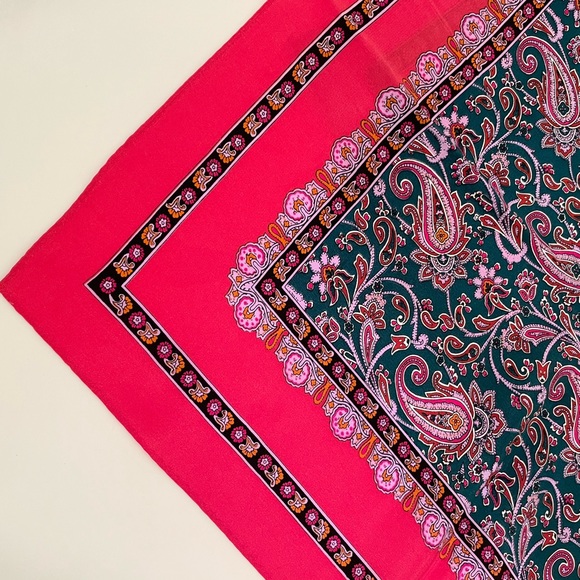 Accessories - 🎉HP🎉 Vintage Paisley Scarf